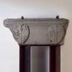 Architrave con stemmi